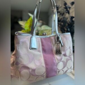 Coach 💕 Signature Stripe Carryall Kisslock Pink & Silver